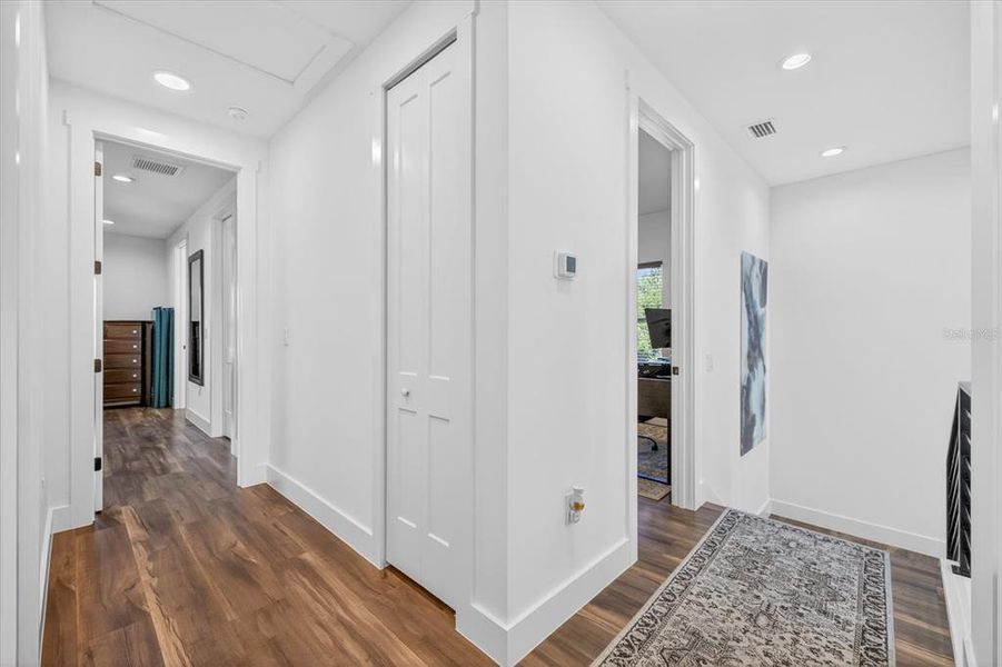 Spacious, unfurnished interior of a new home in , Tampa (Image 23).