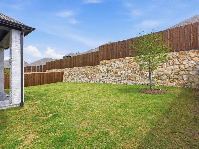 Exterior details and patio area of a home in Thompson Farms, Van Alstyne (Image 4).