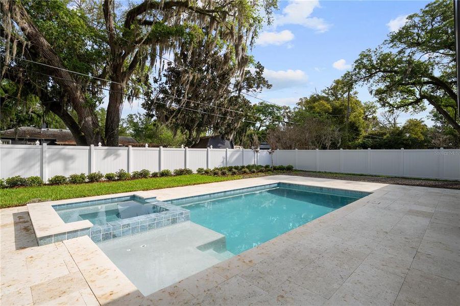 Exterior details and patio area of a home in College Park, Orlando (Image 29).