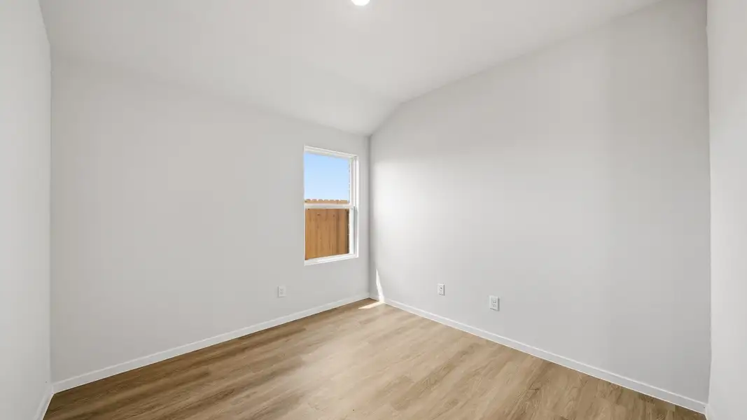 Spacious, unfurnished interior of a new home in Sunterra Lakes, Brookshire (Image 15).
