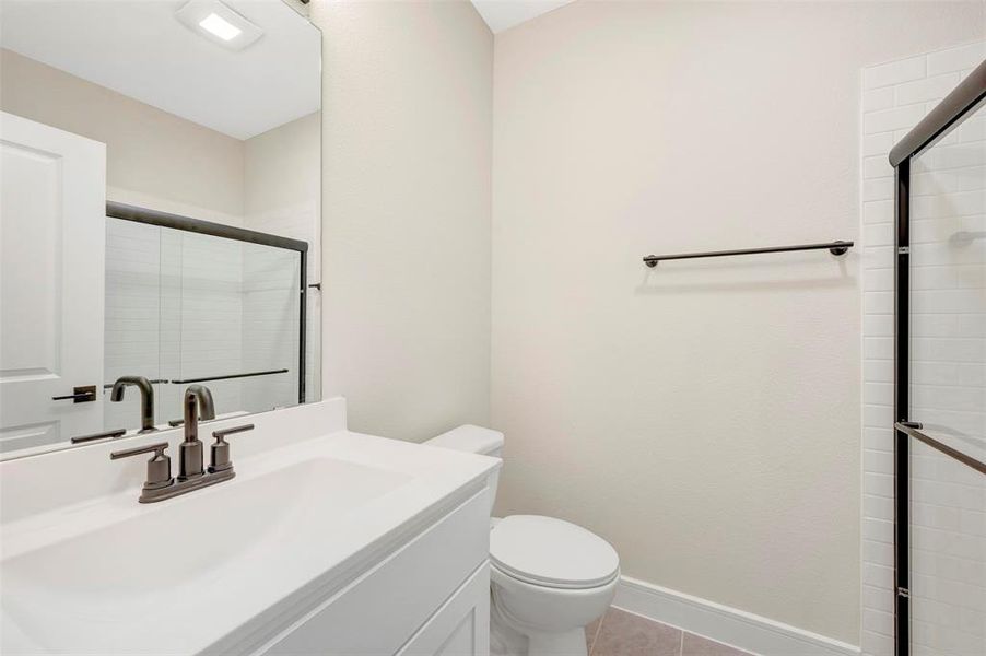 Furnished interior view inside a new home in Elevon, Lavon (Image 12).