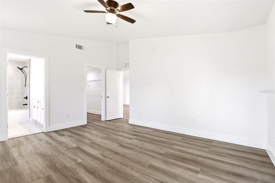 Spacious, unfurnished interior of a new home in , Cocoa (Image 27).