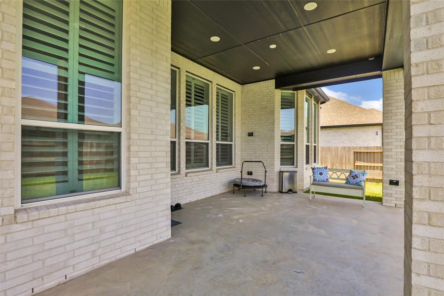 Exterior details and patio area of a home in Grand Central Park, Conroe (Image 25).