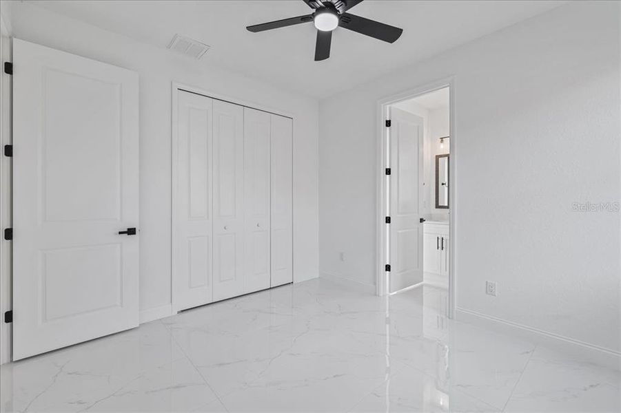 Spacious, unfurnished interior of a new home in , Cape Coral (Image 37).