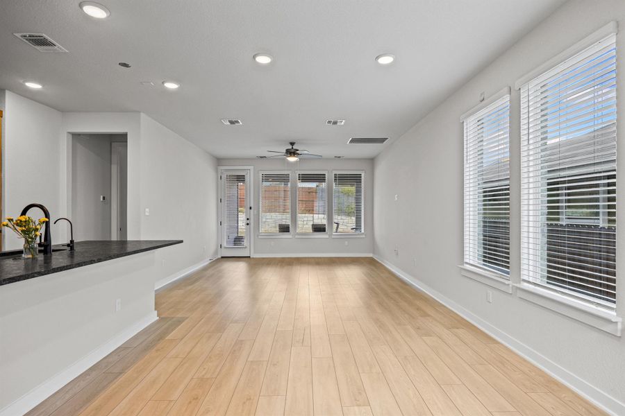Spacious, unfurnished interior of a new home in , Buda (Image 15).
