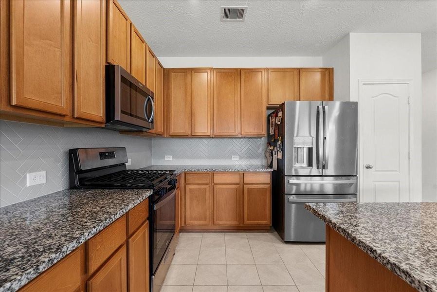Furnished interior view inside a new home in , Alvin (Image 17).