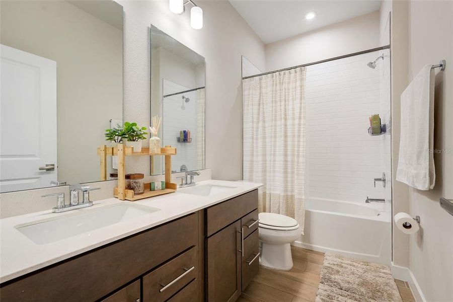 Furnished interior view inside a new home in , Clermont (Image 7).