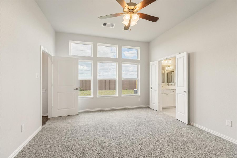 Spacious, unfurnished interior of a new home in Brookewater, Rosenberg (Image 19).
