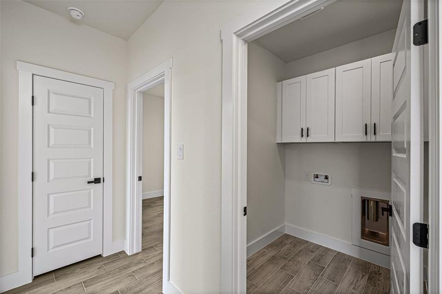 Spacious, unfurnished interior of a new home in , Granbury (Image 27).