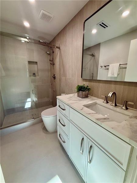 Furnished interior view inside a new home in , Dunwoody (Image 47).