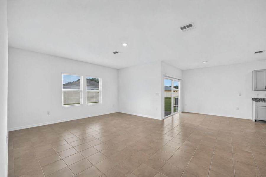 Spacious, unfurnished interior of a new home in Coopers Meadow, Jacksonville (Image 21).