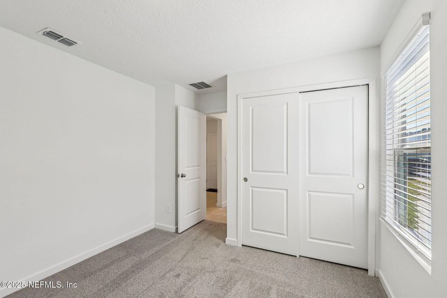 Spacious, unfurnished interior of a new home in Azalea Creek, Jacksonville (Image 24).