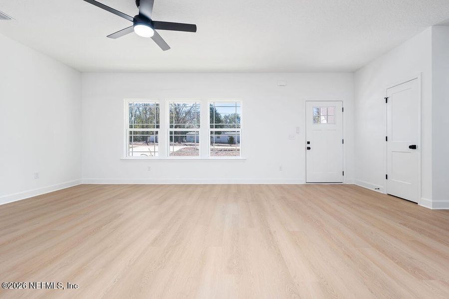 Spacious, unfurnished interior of a new home in , Middleburg (Image 25).