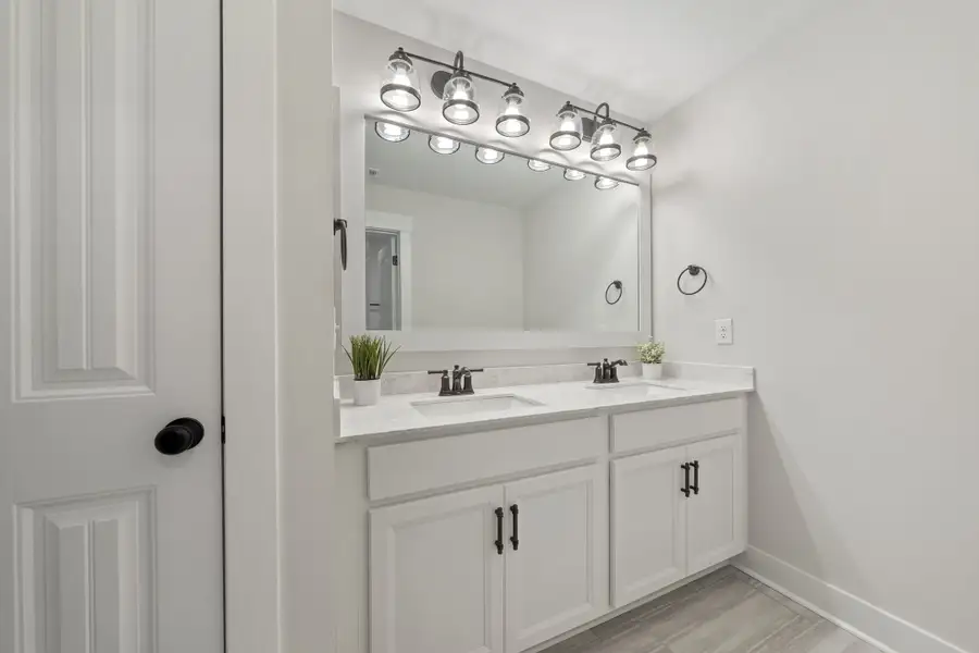 Furnished interior view inside a new home in Patriot’s Watch, Hampstead (Image 16). Furnished interior view inside a new home in Patriot’s Watch, Hampstead (Image 16).