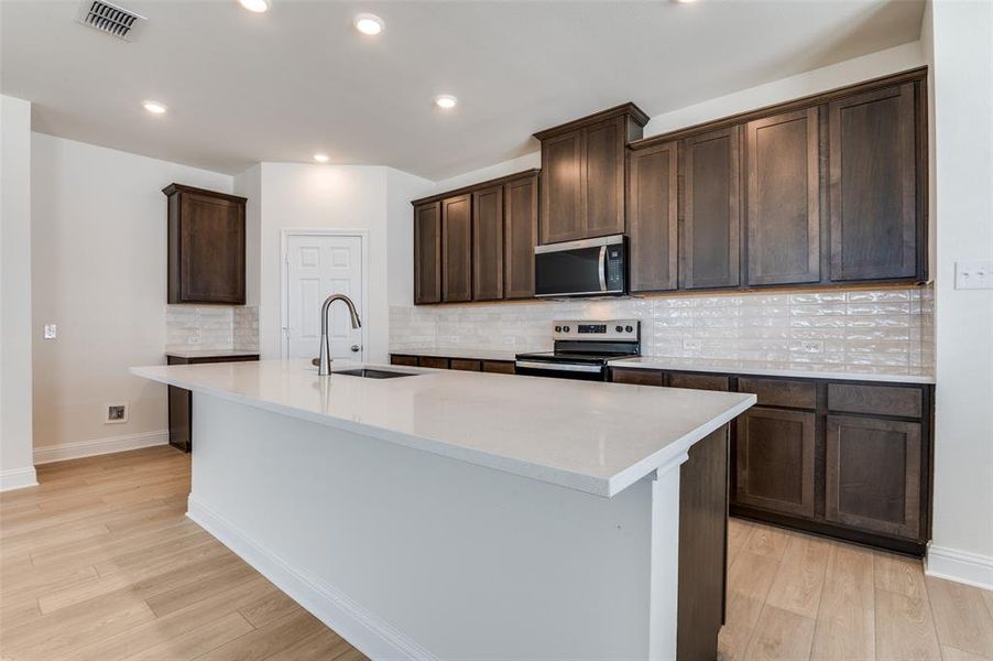 Furnished interior view inside a new home in Cottonwood Creek, Seagoville (Image 8). Furnished interior view inside a new home in Cottonwood Creek, Seagoville (Image 8).