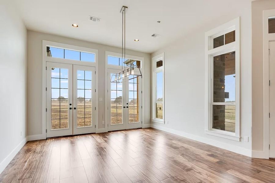 Spacious, unfurnished interior of a new home in , Tomball (Image 11).