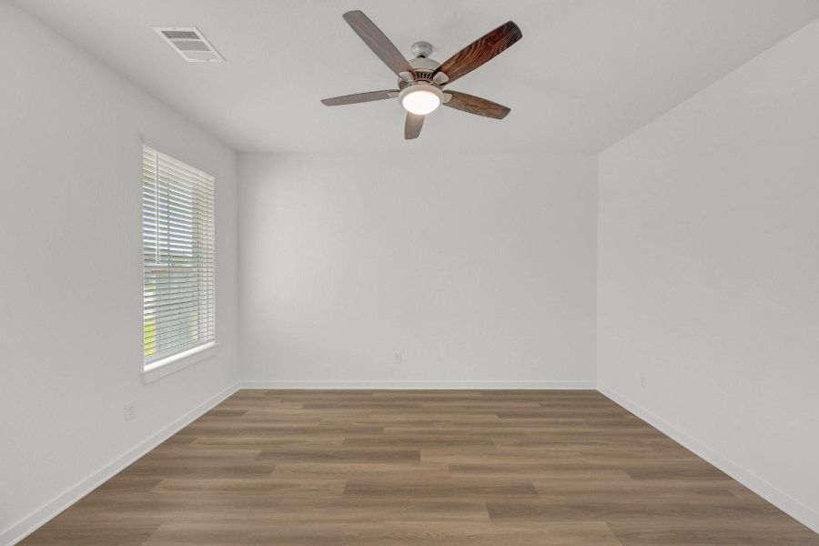 Spacious, unfurnished interior of a new home in Miller's Pond, Rosenberg (Image 18).