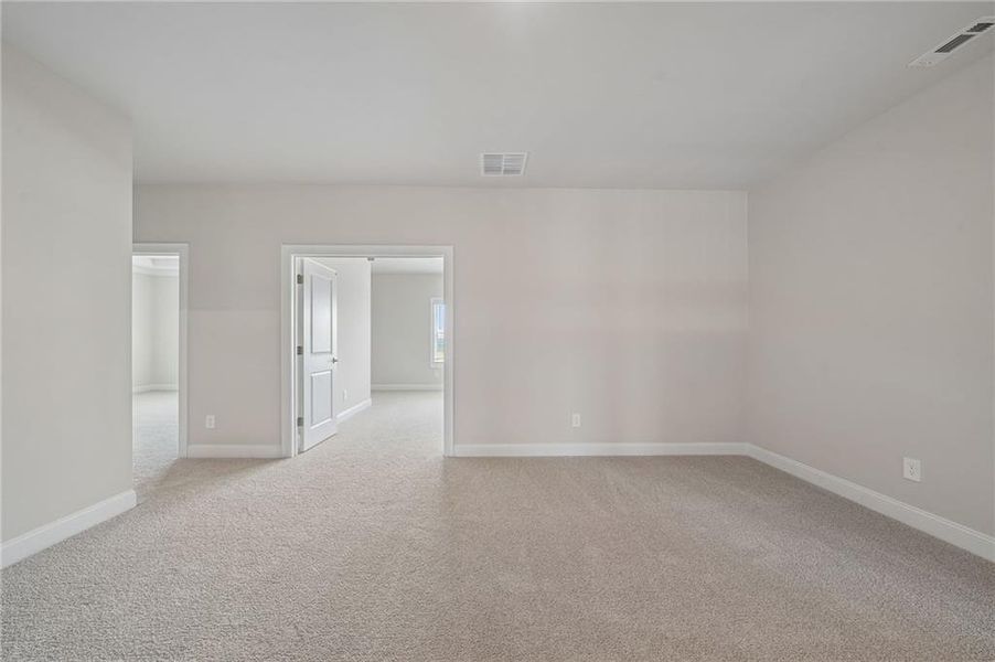 Spacious, unfurnished interior of a new home in River Pointe, Monroe (Image 35).