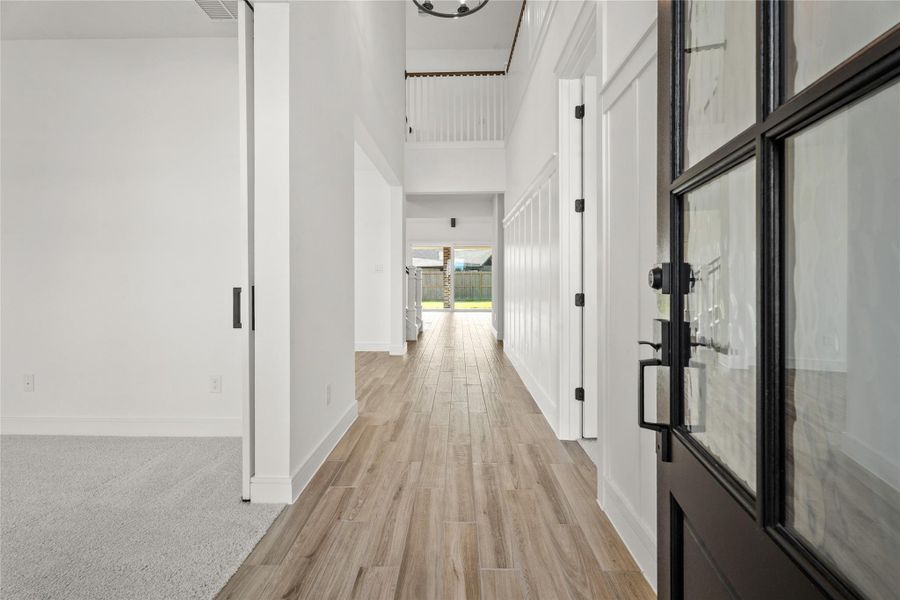 Welcoming foyer (*Photo not of actual home and used for illustration purposes only.)