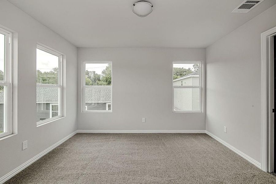 Spacious, unfurnished interior of a new home in , Fort Worth (Image 14).