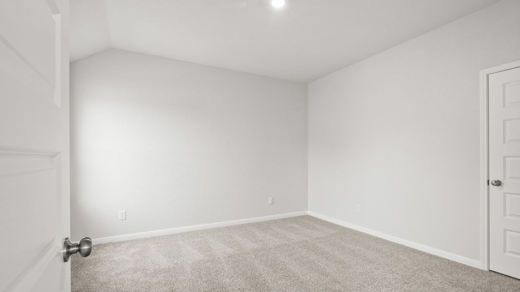 Spacious, unfurnished interior of a new home in Hunters Ranch, San Antonio (Image 18).