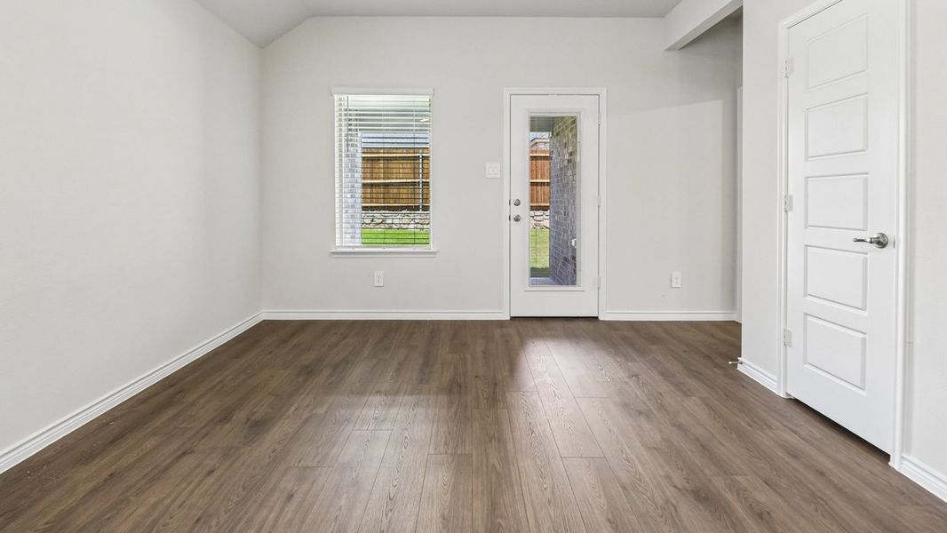 Spacious, unfurnished interior of a new home in Winchester Crossing, Princeton (Image 5).