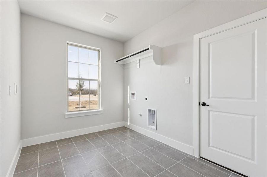 Spacious, unfurnished interior of a new home in Ellis Ranch Estates, Waxahachie (Image 29).