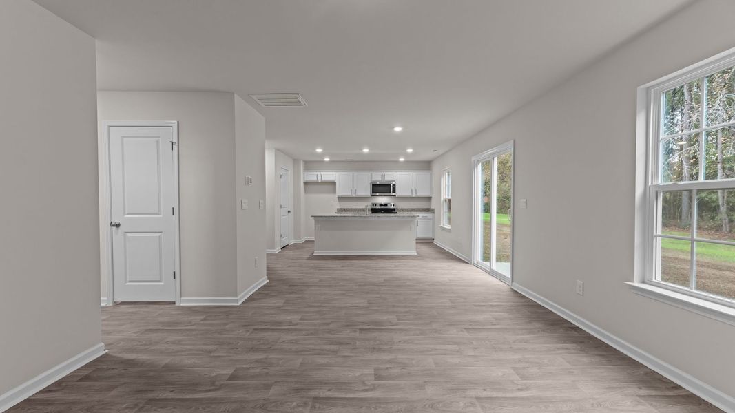 Spacious, unfurnished interior of a new home in Blair Ridge, La Grange (Image 14).