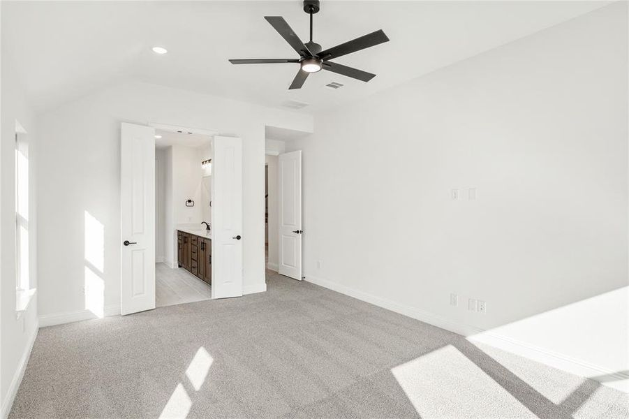 Spacious, unfurnished interior of a new home in Creekview Meadows, Pilot Point (Image 29).