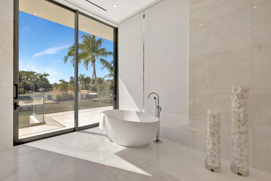 Furnished interior view inside a new home in , Fort Lauderdale (Image 26).