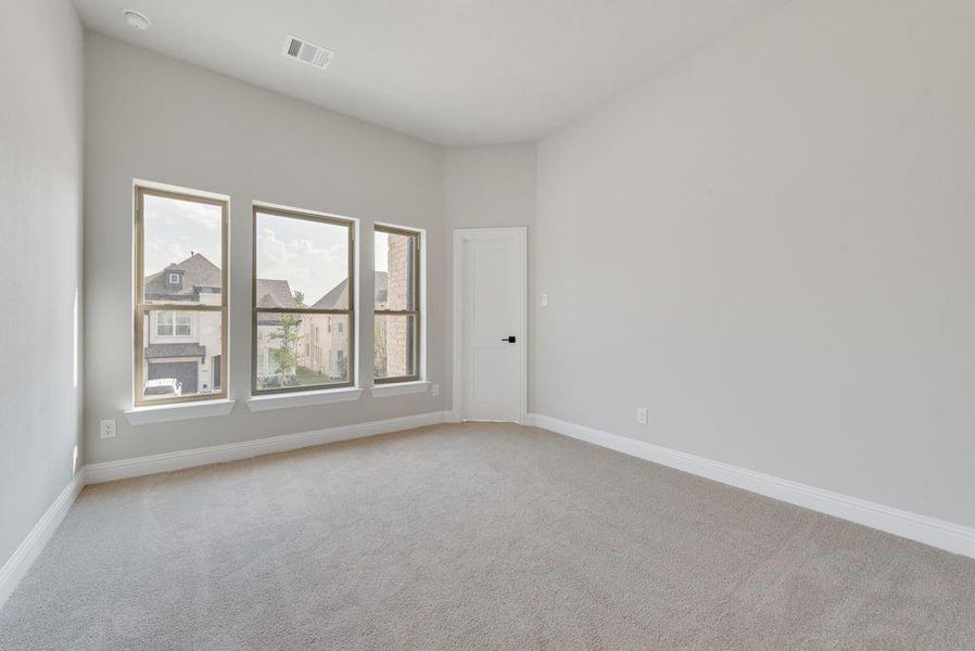 Spacious, unfurnished interior of a new home in Lake Forest, McKinney (Image 24).
