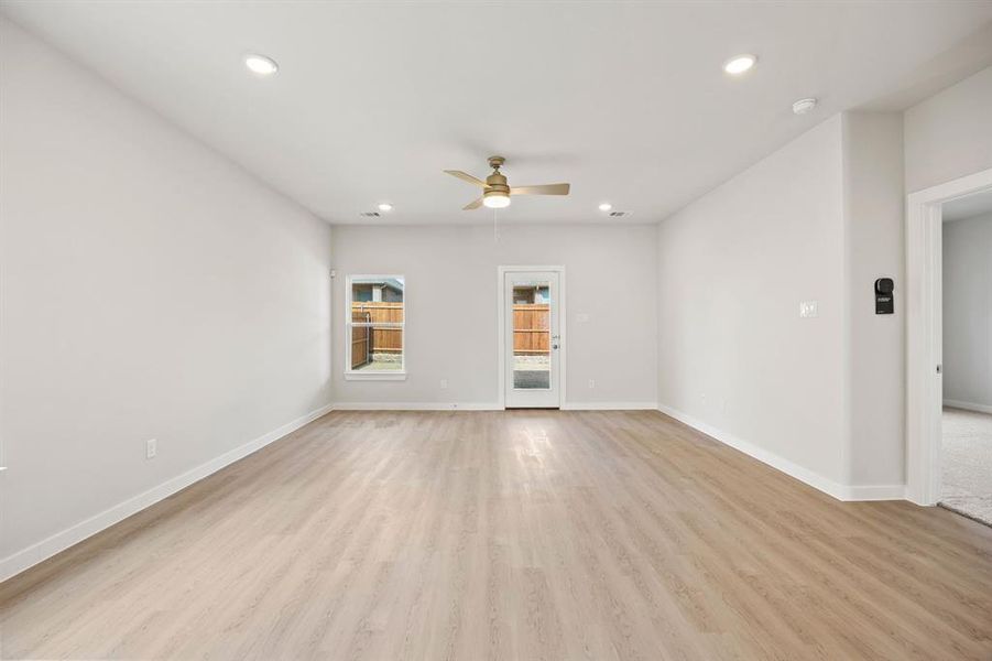 Spacious, unfurnished interior of a new home in Summerwood Estates, Red Oak (Image 18).