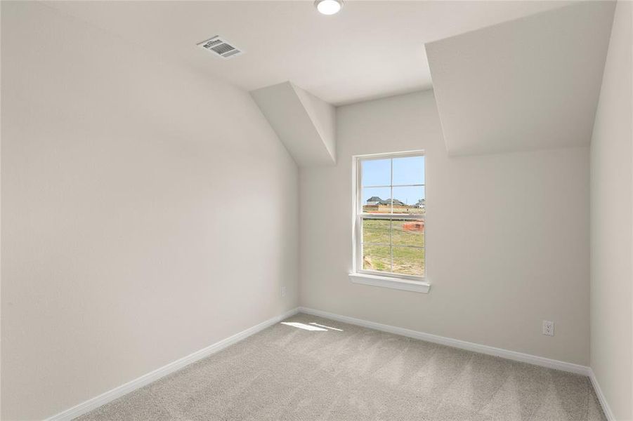 Spacious, unfurnished interior of a new home in Ten Mile Creek, Celina (Image 21).
