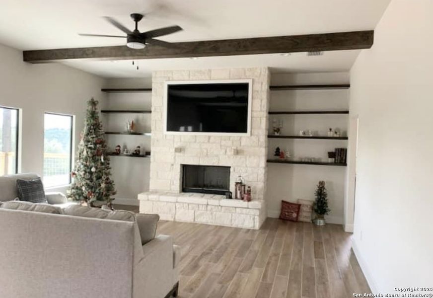 Furnished interior view inside a new home in , Bandera (Image 4).