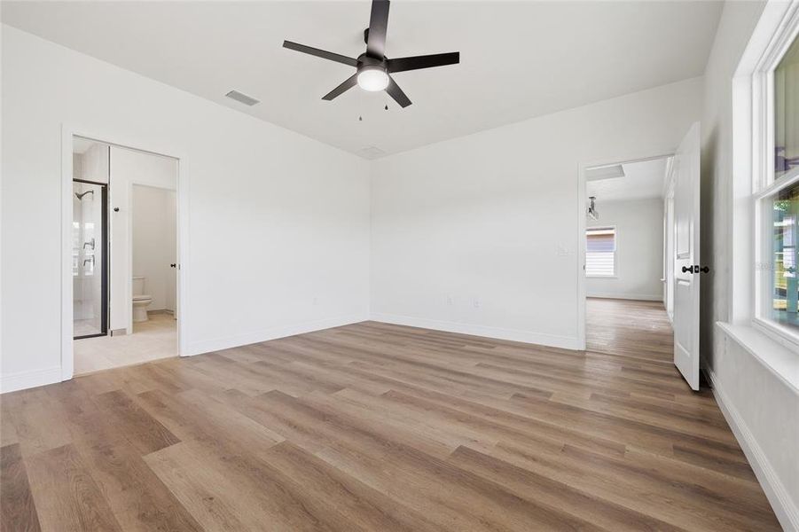 Spacious, unfurnished interior of a new home in Grand Oaks, Gainesville (Image 27).