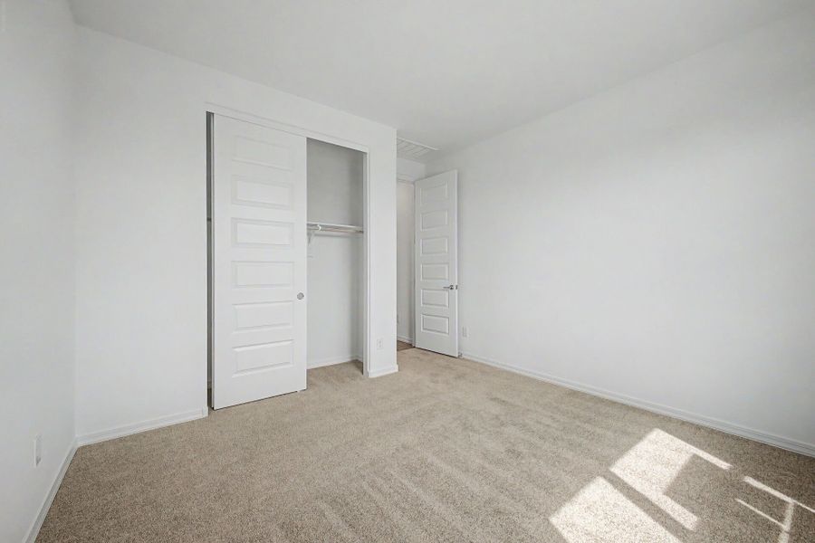 Spacious, unfurnished interior of a new home in Las Ventanas, Goodyear (Image 13).