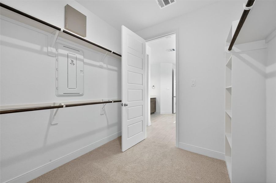 Spacious, unfurnished interior of a new home in Lago Mar, La Marque (Image 19).