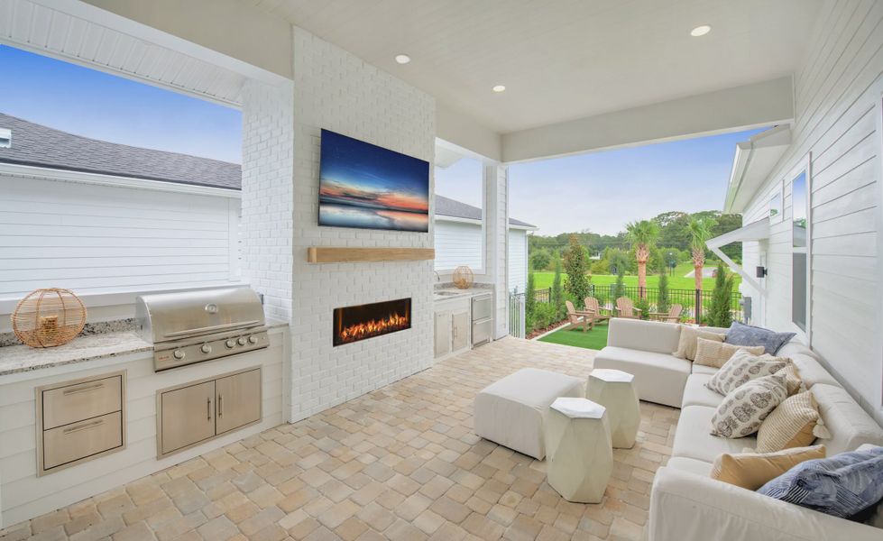 Exterior details and patio area of a home in Oakmont, Gainesville (Image 20).