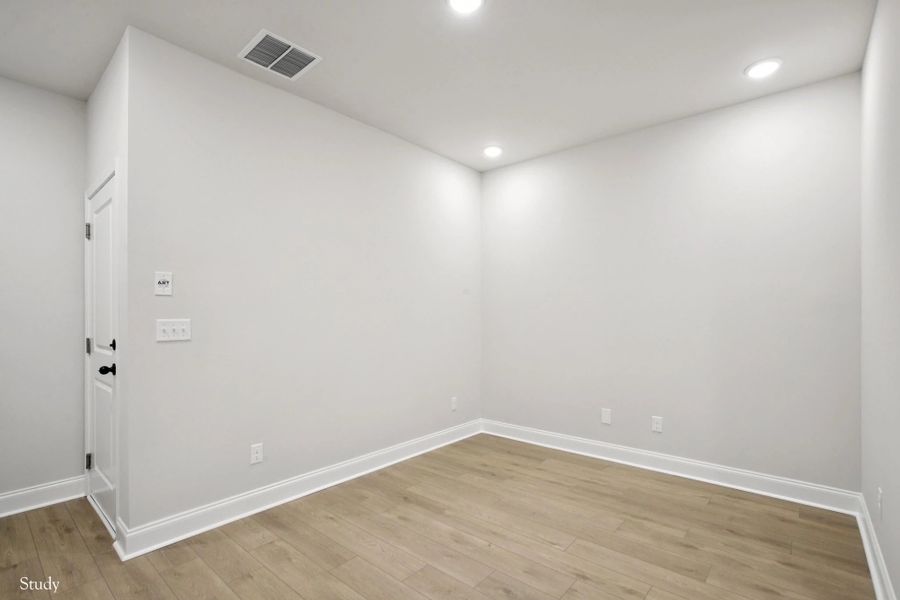 Spacious, unfurnished interior of a new home in Promenade at Clari Park, Murfreesboro (Image 15).