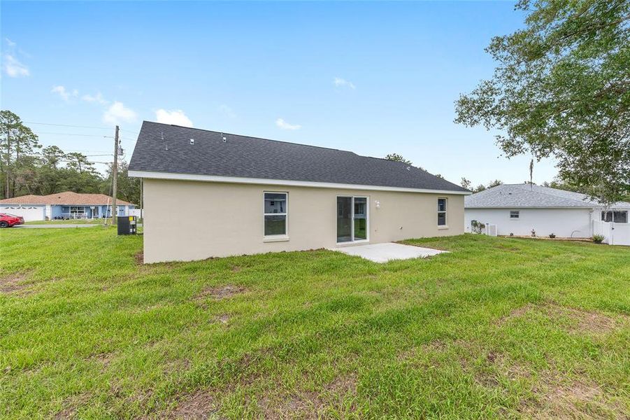 Exterior details and patio area of a home in , Ocklawaha (Image 3).