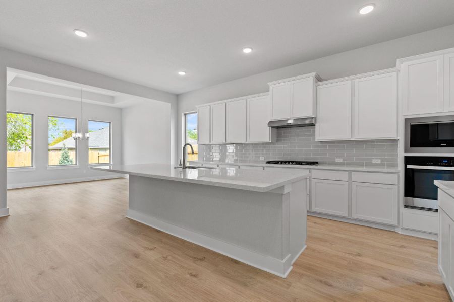 Large Center Island in Kitchen Large Center Island in Kitchen