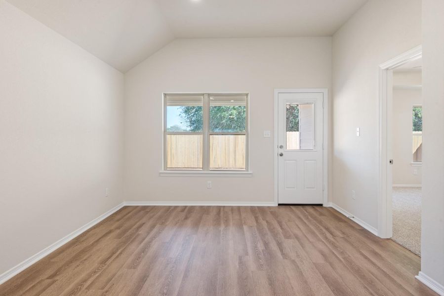 Spacious, unfurnished interior of a new home in , Navasota (Image 17).