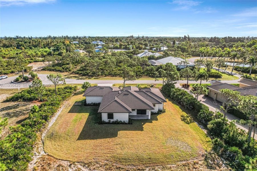 Exterior details and patio area of a home in , Bokeelia (Image 20).