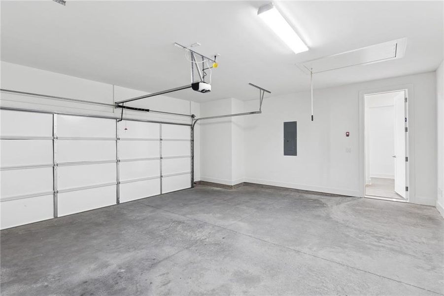 Spacious, unfurnished interior of a new home in Old Mill Preserve, Dallas (Image 11).