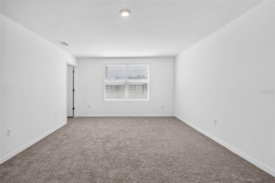 Spacious, unfurnished interior of a new home in , Tampa (Image 53).