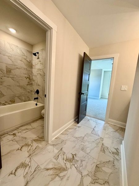 Spacious, unfurnished interior of a new home in Lakefield, Palmetto (Image 21).