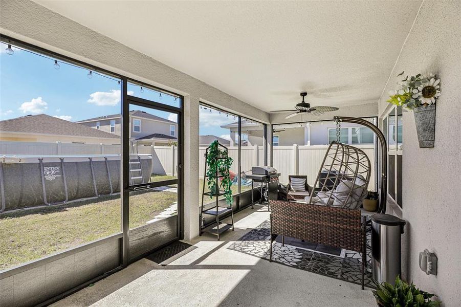 Exterior details and patio area of a home in , Clermont (Image 3).