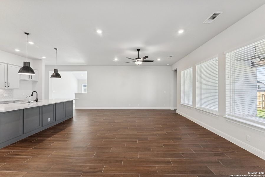 Spacious, unfurnished interior of a new home in Davis Ranch 60', San Antonio (Image 26).