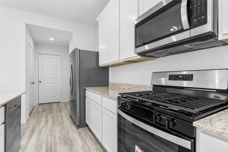 *All images, rooms measurements are approximate. All information, including pricing, is subject to change.