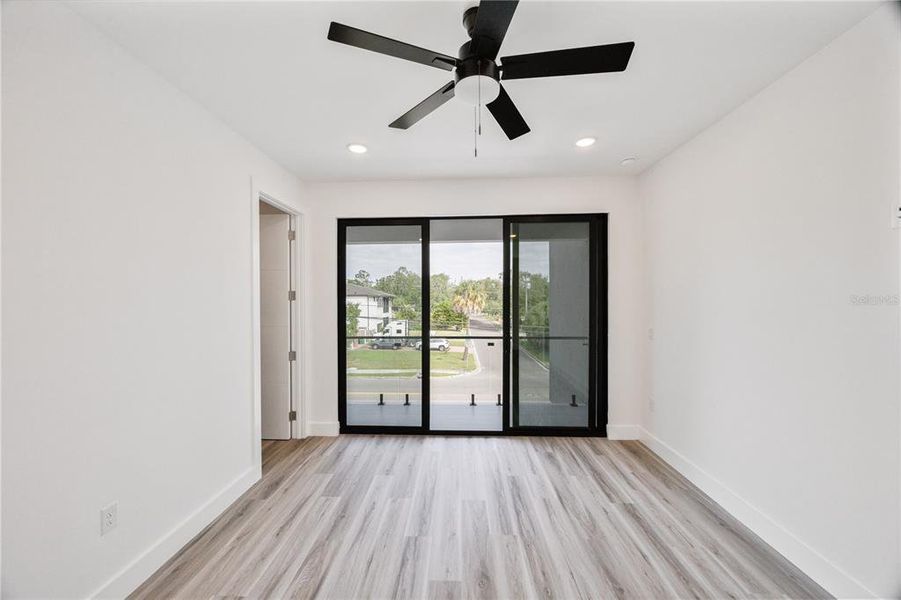 Spacious, unfurnished interior of a new home in , Tampa (Image 23).